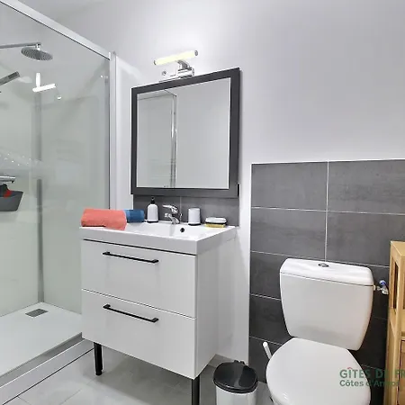 Le Coin Des Hirondelles Holiday home Hillion